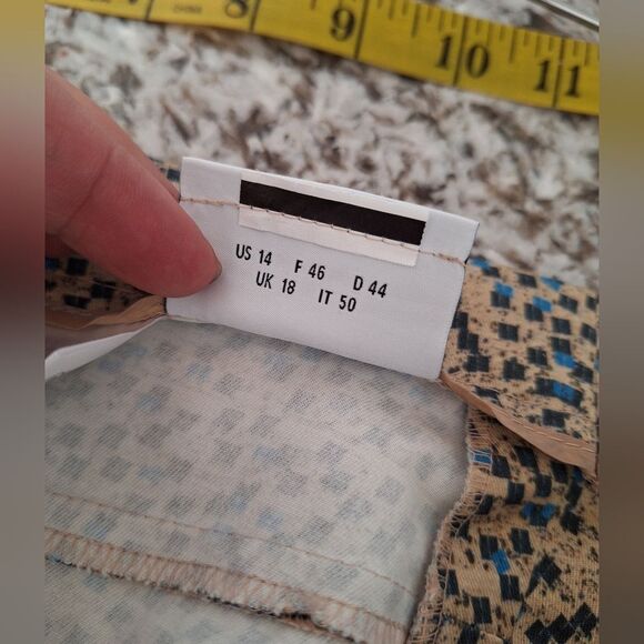 A-K-R-I-S Punto Stylish Tan and Blue  Ankle Pants Size  14 - Picture 4 of 8